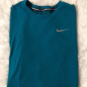🌼 3 for 25$🌼 Nike long sleeve running shirt